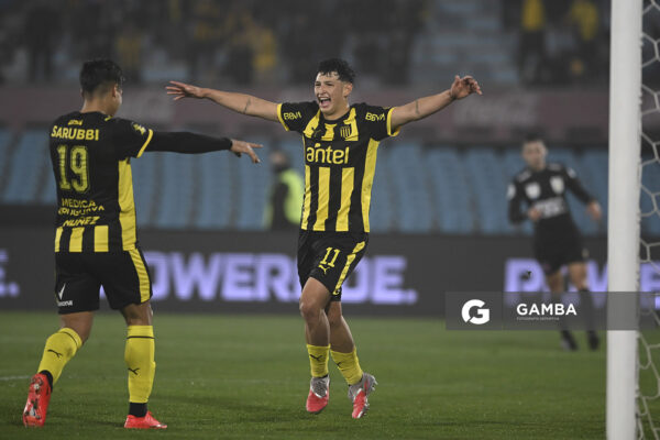 Leonel Jaime, de Peñarol, Liga Auf Uruguaya. Estadio Centenario.