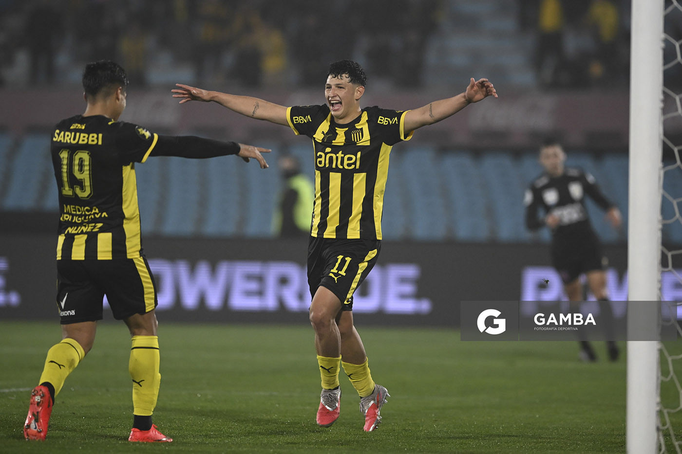 Leonel Jaime, de Peñarol, Liga Auf Uruguaya. Estadio Centenario.