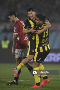 Leonel Jaime, de Peñarol, Liga Auf Uruguaya. Estadio Centenario.