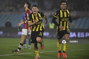 Leonel Jaime, de Peñarol, Liga Auf Uruguaya. Estadio Centenario.
