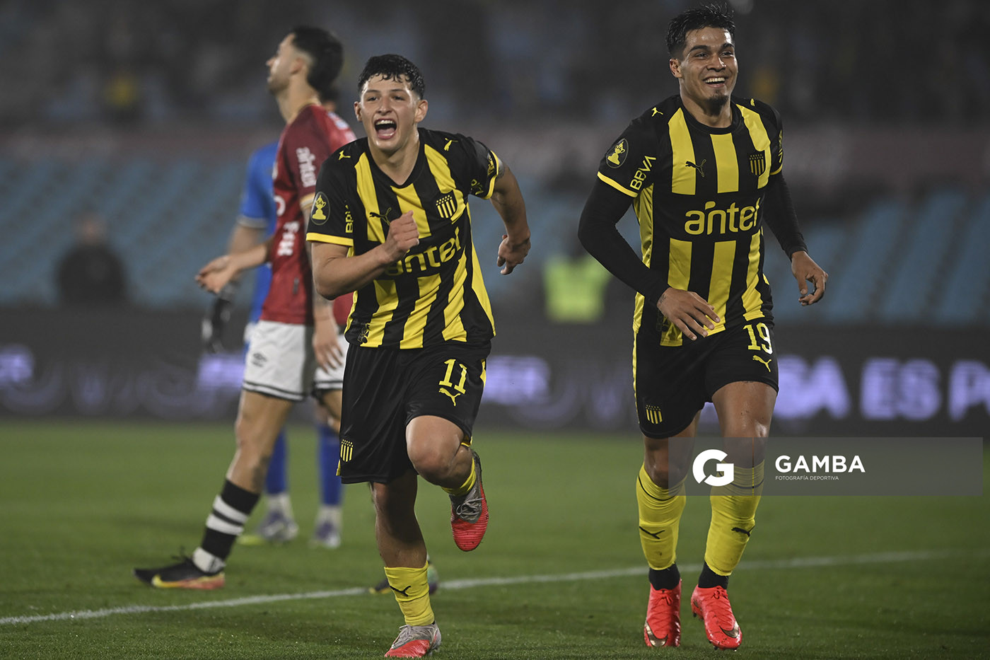 Leonel Jaime, de Peñarol, Liga Auf Uruguaya. Estadio Centenario.
