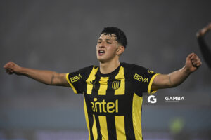 Leonel Jaime, de Peñarol, Liga Auf Uruguaya. Estadio Centenario.