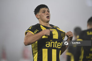 Leonel Jaime, de Peñarol, Liga Auf Uruguaya. Estadio Centenario.