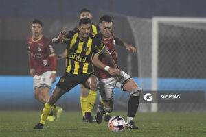 Eduardo Darias, de Peñarol, Liga Auf Uruguaya. Estadio Centenario.