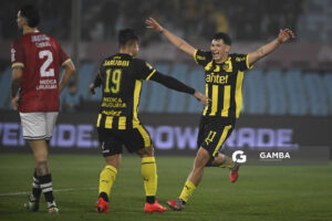 Leonel Jaime, de Peñarol, Liga Auf Uruguaya. Estadio Centenario.