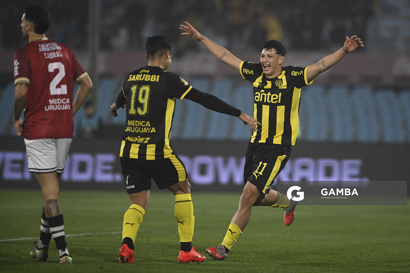 Leonel Jaime, de Peñarol, Liga Auf Uruguaya. Estadio Centenario.
