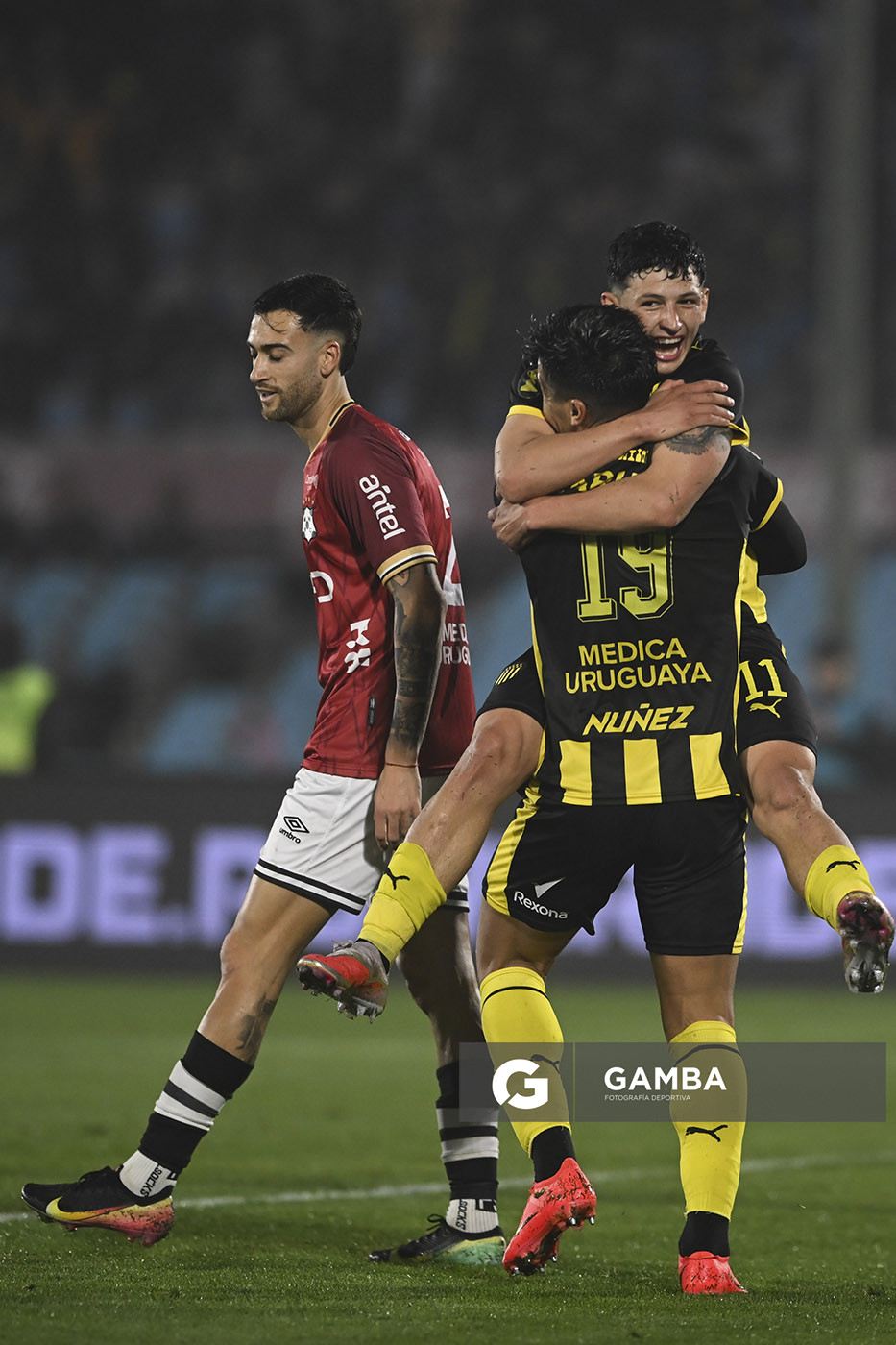 Leonel Jaime, de Peñarol, Liga Auf Uruguaya. Estadio Centenario.