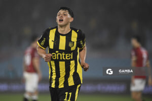 Leonel Jaime, de Peñarol, Liga Auf Uruguaya. Estadio Centenario.