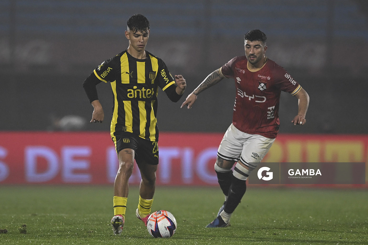 Thiago Espinosa, de Peñarol, Liga Auf Uruguaya. Estadio Centenario.