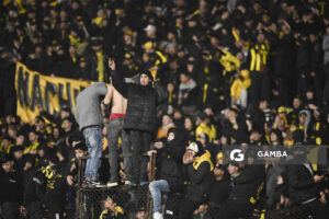 Hinchas de Peñarol. Liga Auf Uruguaya. Estadio Centenario.