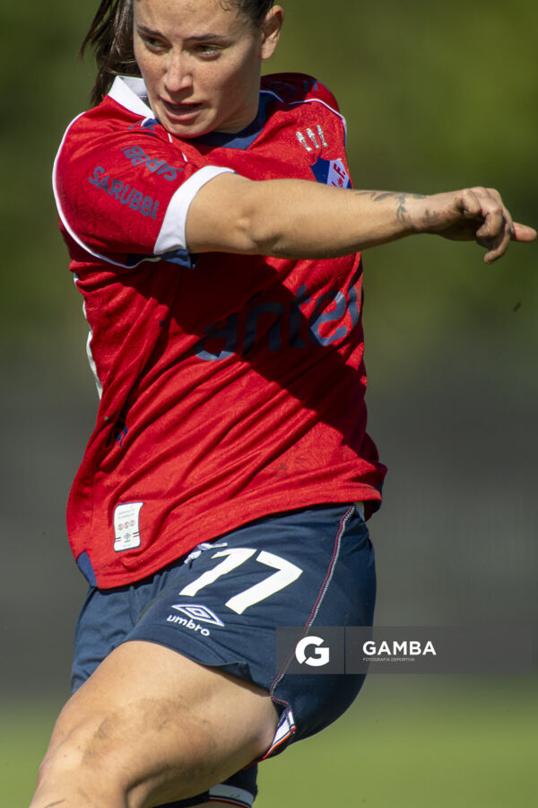 Alison Latua, de Nacional, Campeonato Uruguayo Femenino. Estadio Julio César Abbadie.