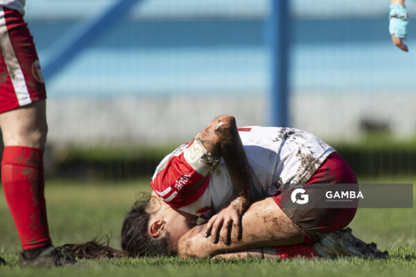 Julia Martínez, de Canadian, Campeonato Uruguayo Femenino. Estadio Julio César Abbadie.