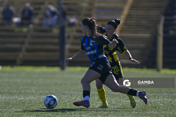 Eva Piacenza, de Liverpool, Campeonato Uruguayo Femenino. Estadio José Pedro Damiani.