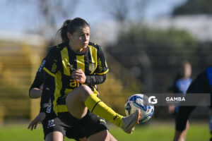 Stefany Suárez, de Peñarol, Campeonato Uruguayo Femenino. Estadio José Pedro Damiani.