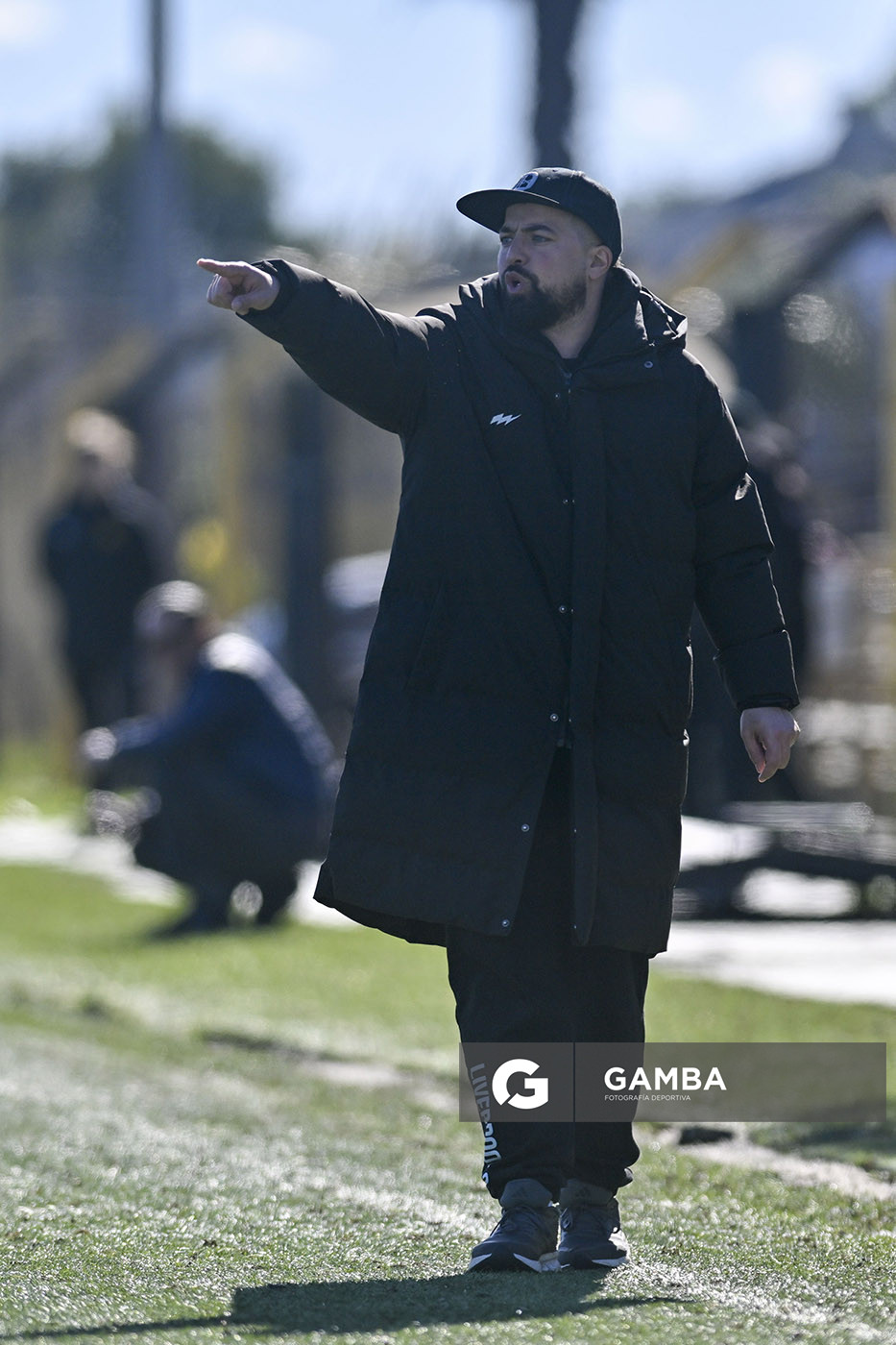Matías Zinola, director técnico de Liverpool, Campeonato Uruguayo Femenino. Estadio José Pedro Damiani.