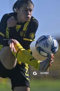 Stefany Suárez, de Peñarol, Campeonato Uruguayo Femenino. Estadio José Pedro Damiani.