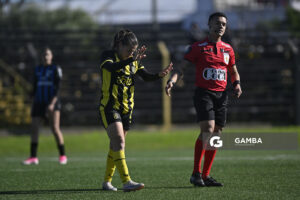 Stefany Suárez, de Peñarol, Campeonato Uruguayo Femenino. Estadio José Pedro Damiani.