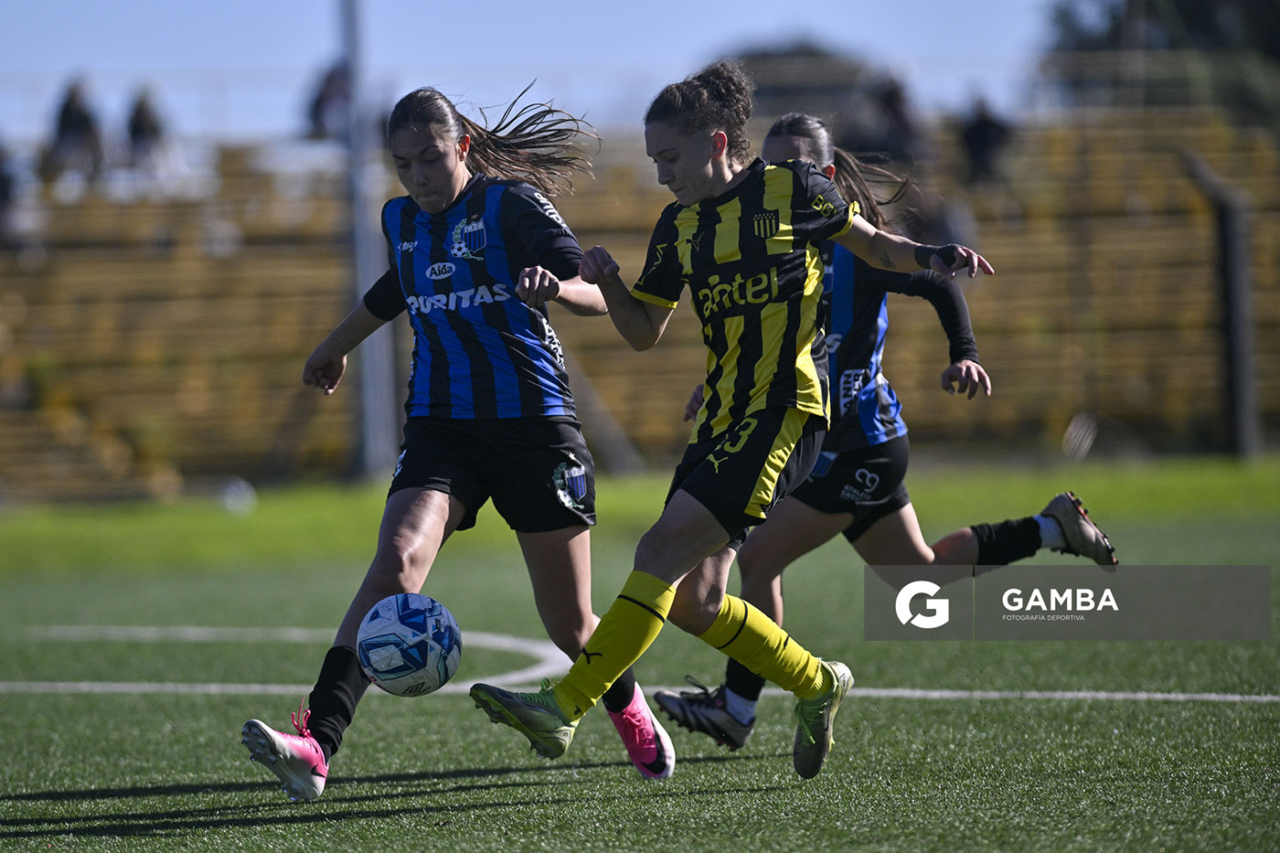 Micaela Domínguez, de Peñarol, Campeonato Uruguayo Femenino. Estadio José Pedro Damiani.