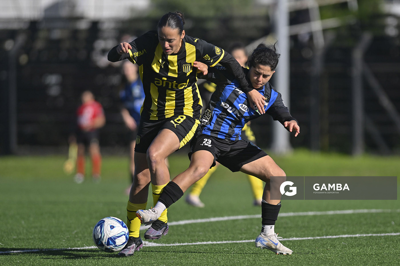 Tatiana Magallanes, de Peñarol, Campeonato Uruguayo Femenino. Estadio José Pedro Damiani.