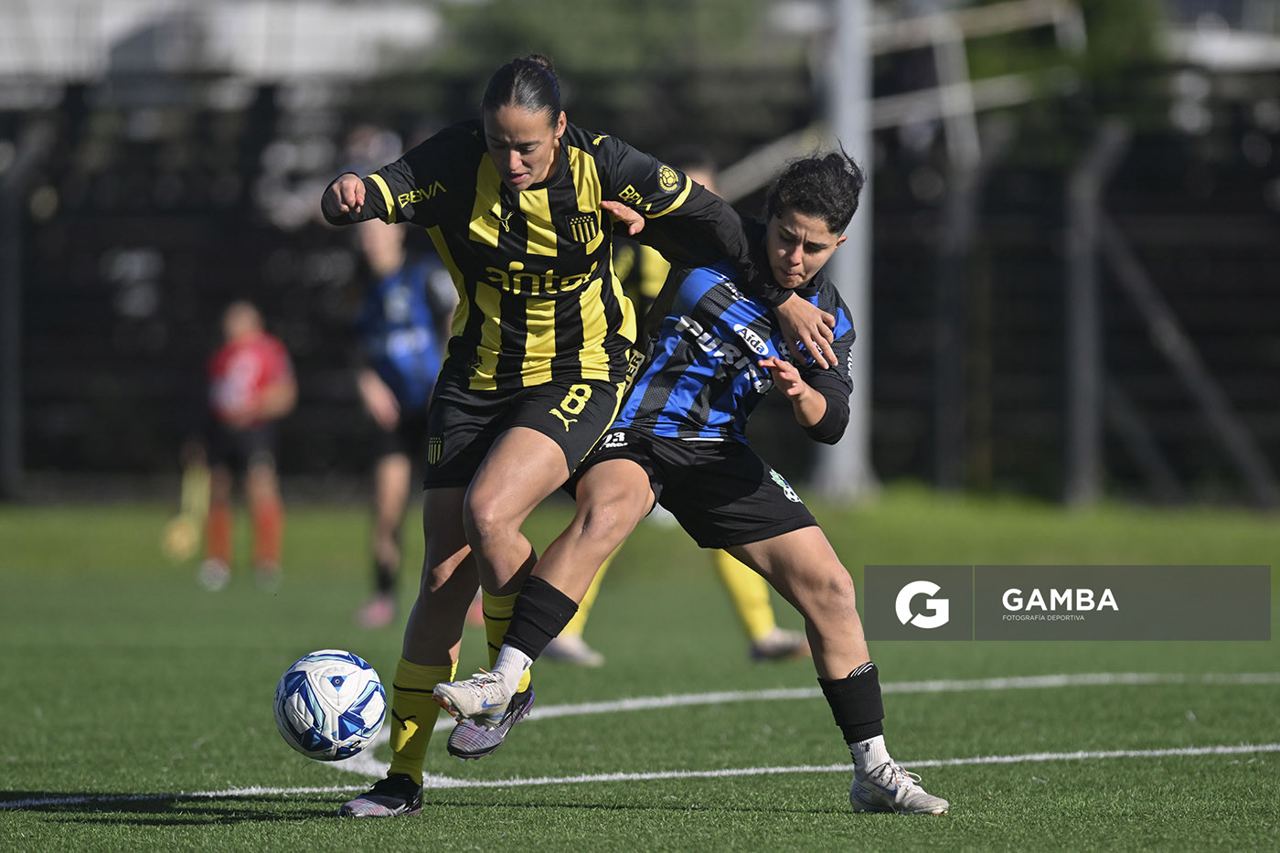 Tatiana Magallanes, de Peñarol, Campeonato Uruguayo Femenino. Estadio José Pedro Damiani.