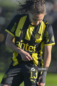 Micaela Domínguez, de Peñarol, Campeonato Uruguayo Femenino. Estadio José Pedro Damiani.