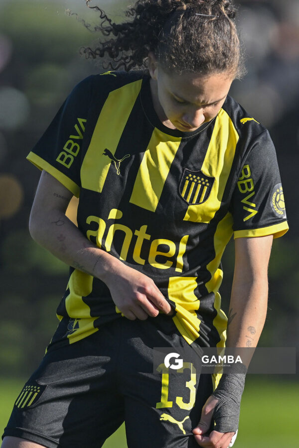 Micaela Domínguez, de Peñarol, Campeonato Uruguayo Femenino. Estadio José Pedro Damiani.