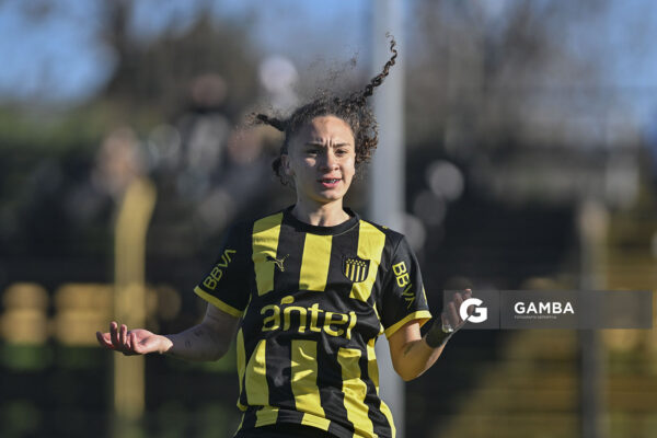 Micaela Domínguez, de Peñarol, Campeonato Uruguayo Femenino. Estadio José Pedro Damiani.