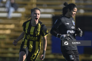 Micaela Domínguez, de Peñarol, Campeonato Uruguayo Femenino. Estadio José Pedro Damiani.
