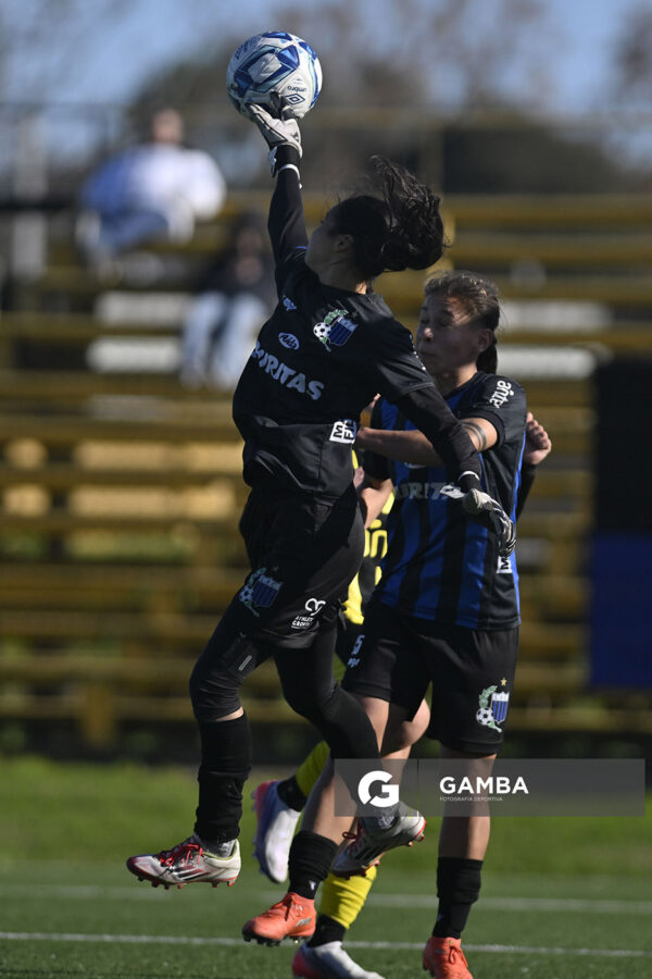 Verónica Ribeiro, golera de Liverpool, Campeonato Uruguayo Femenino. Estadio José Pedro Damiani.