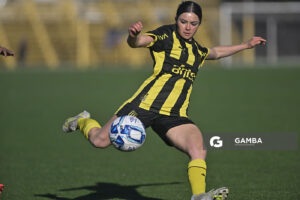 Torrie Grant-Clavijo, de Peñarol, Campeonato Uruguayo Femenino. Estadio José Pedro Damiani.