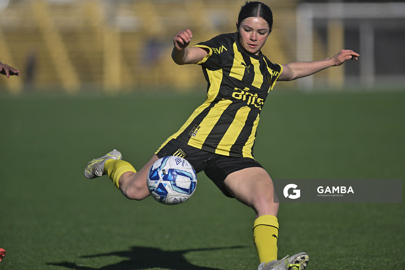 Torrie Grant-Clavijo, de Peñarol, Campeonato Uruguayo Femenino. Estadio José Pedro Damiani.