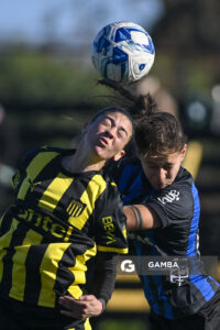 Lorena Graña, de Peñarol, Campeonato Uruguayo Femenino. Estadio José Pedro Damiani.