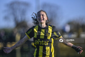 Micaela Domínguez, de Peñarol, Campeonato Uruguayo Femenino. Estadio José Pedro Damiani.