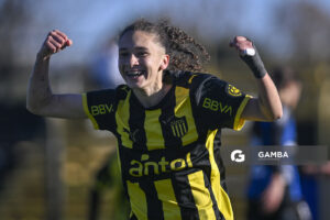 Micaela Domínguez, de Peñarol, Campeonato Uruguayo Femenino. Estadio José Pedro Damiani.
