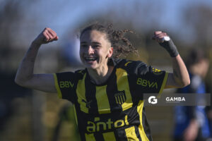 Micaela Domínguez, de Peñarol, Campeonato Uruguayo Femenino. Estadio José Pedro Damiani.