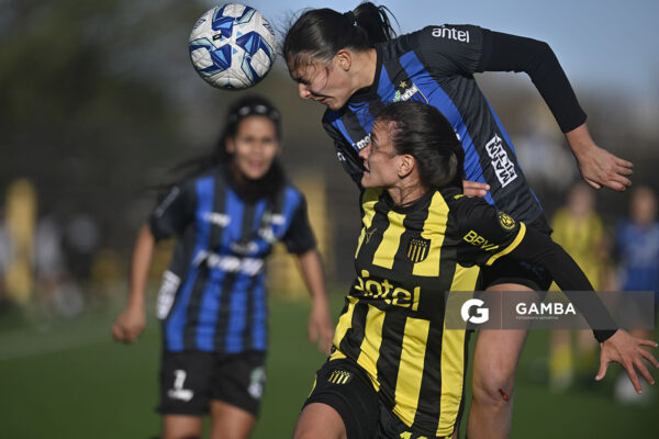 Rocío Fracchia, de Liverpool, Campeonato Uruguayo Femenino. Estadio José Pedro Damiani.