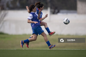 Yesika Guadalupe, de Granjeros. Natalia Píriz, de Lito. Campeonato Minuano Femenino. Estadio Juan Antonio Lavalleja.