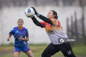 Mía Rodríguez, golera de Granjeros, Campeonato Minuano Femenino. Estadio Juan Antonio Lavalleja.