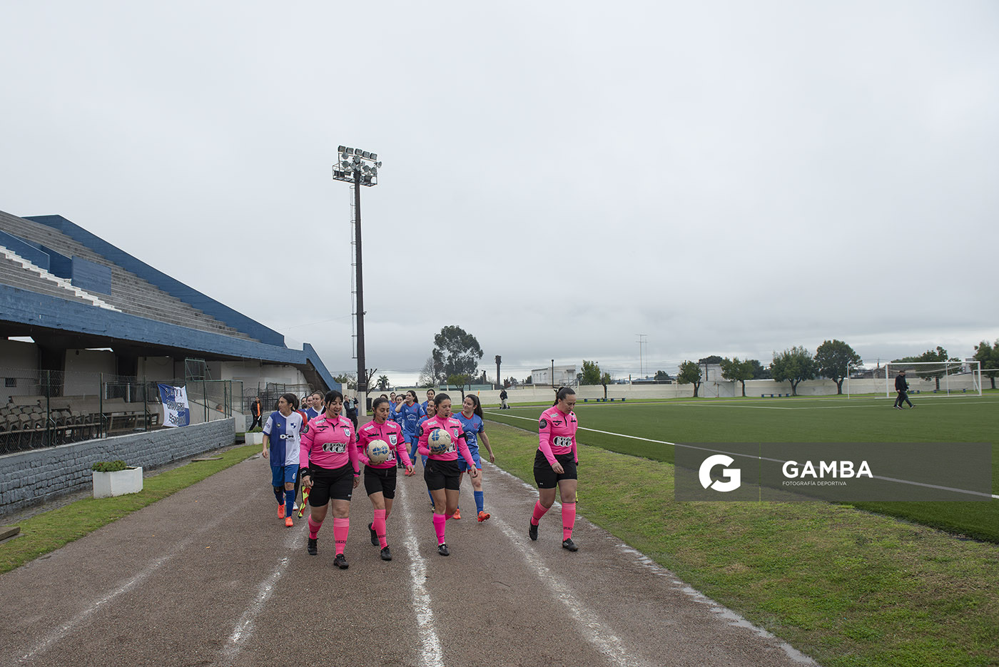Shannon Rodríguez, árbitra central, Campeonato Minuano Femenino. Estadio Juan Antonio Lavalleja.
