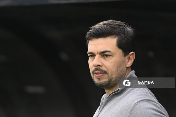 Cristian Chambian, director técnico de Racing, Liga AUF Uruguaya. Estadio Centenario.