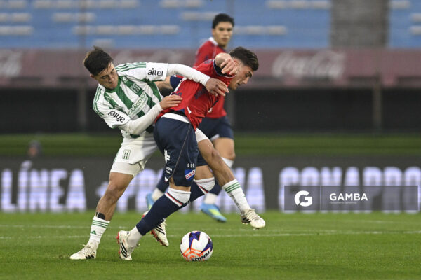 Santiago Silva, de Nacional, Liga AUF Uruguaya. Estadio Centenario.