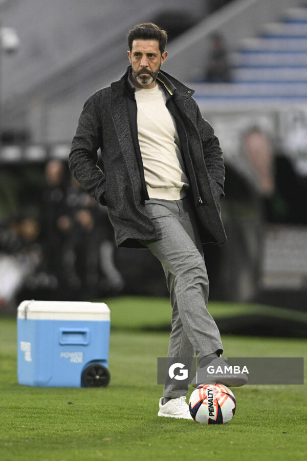 Jorge Bava, director técnico de Nacional, Liga AUF Uruguaya. Estadio Centenario.