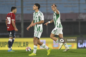 Tomás Habib, de Racing, Liga AUF Uruguaya. Estadio Centenario.