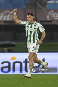 Tomás Habib, de Racing, Liga AUF Uruguaya. Estadio Centenario.