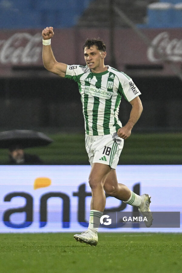Tomás Habib, de Racing, Liga AUF Uruguaya. Estadio Centenario.