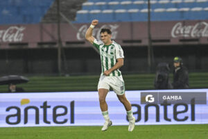 Tomás Habib, de Racing, Liga AUF Uruguaya. Estadio Centenario.