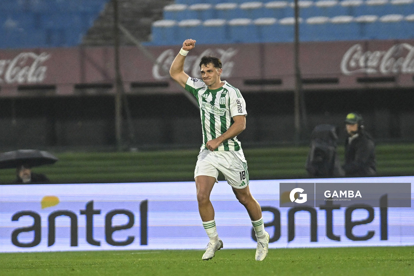 Tomás Habib, de Racing, Liga AUF Uruguaya. Estadio Centenario.