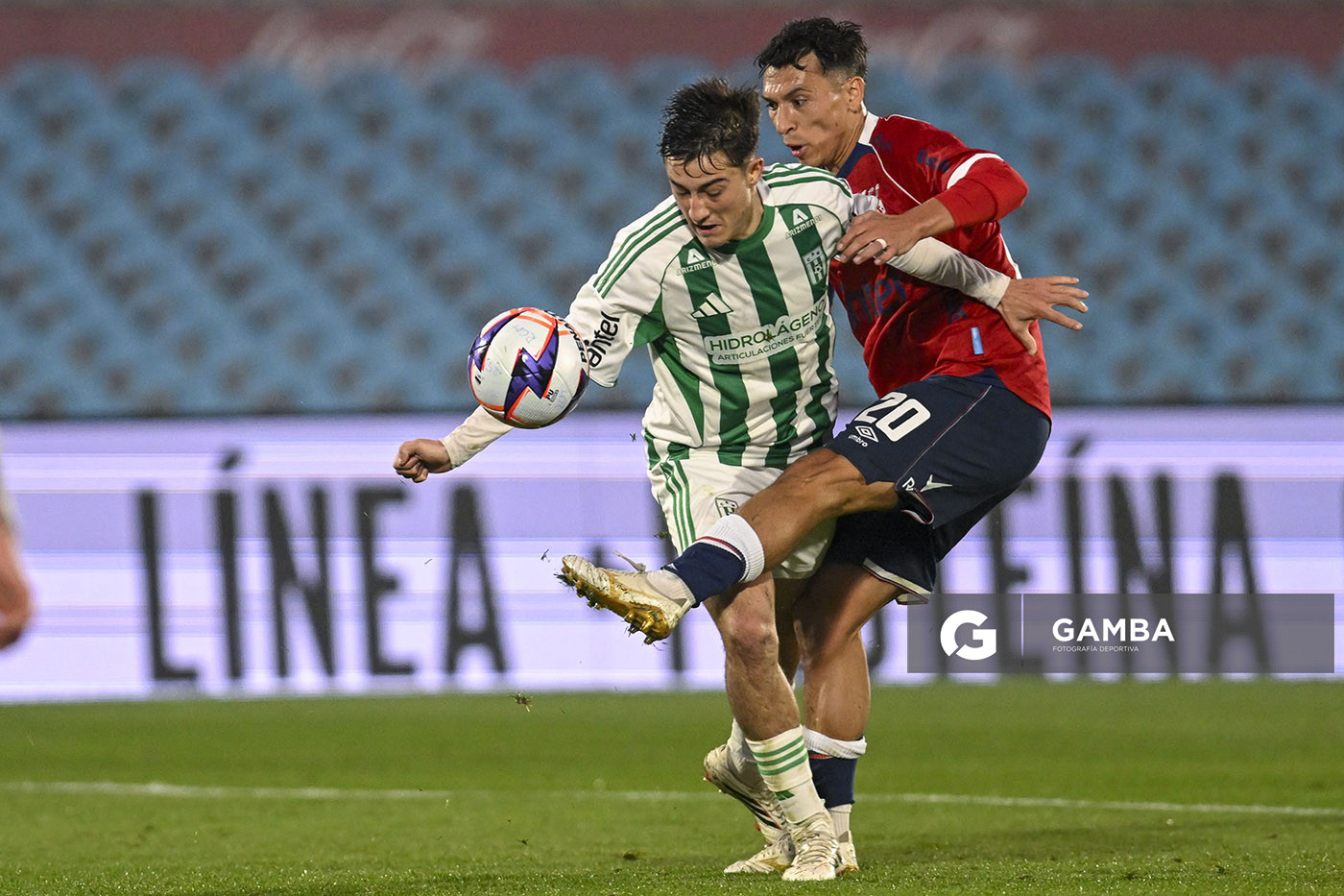 Agustín de la Cuesta, de Racing, Liga AUF Uruguaya. Estadio Centenario.