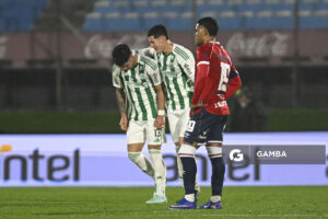 Felipe Álvarez, de Racing, Liga AUF Uruguaya. Estadio Centenario.