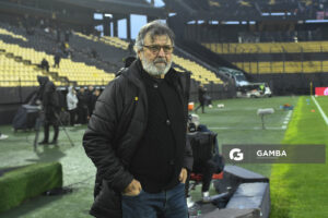 Walter “Indio” Olivera, ex jugador y capitán de Peñarol. Liga AUF Uruguaya. Estadio Campeón del Siglo.